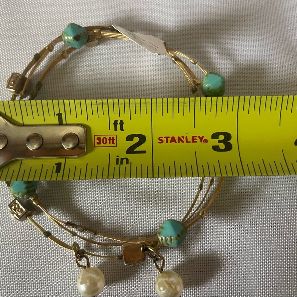 Set of three delicate bracelets - Picture 3 of 4